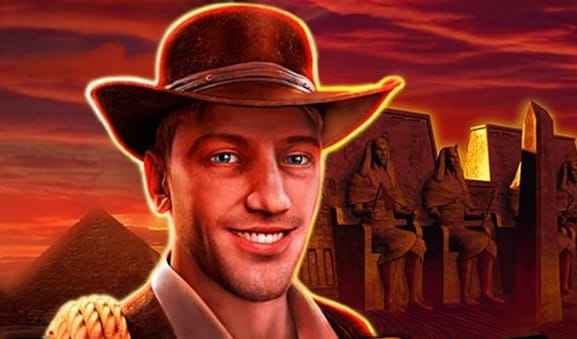 Il personaggio principale della slot Book of Ra prodotta da Novomatic.